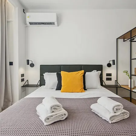 Exquisite Center Apartment