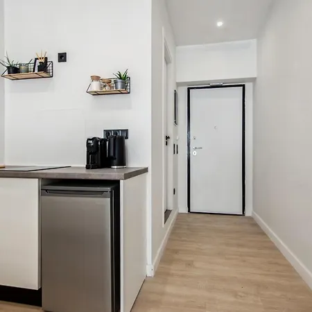 Exquisite Center Apartment *