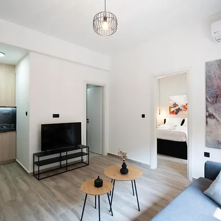 Your Base Comfy In Petralona, Steps To Metro Apartment *