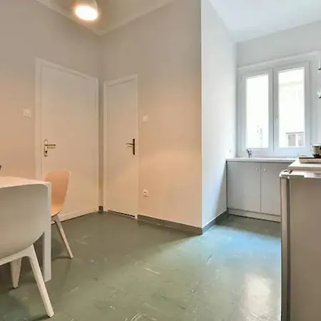 Elegant Klathmonos Korai Apartment Athens