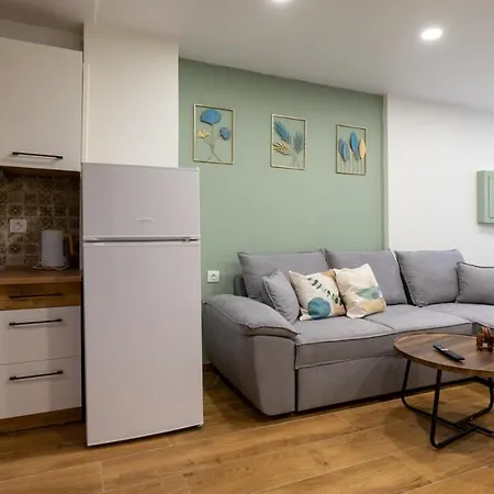 Entire Apt, Maisonette, 1 Bedroom Apartment