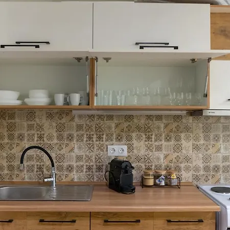 Entire Apt, Maisonette, 1 Bedroom Apartment *