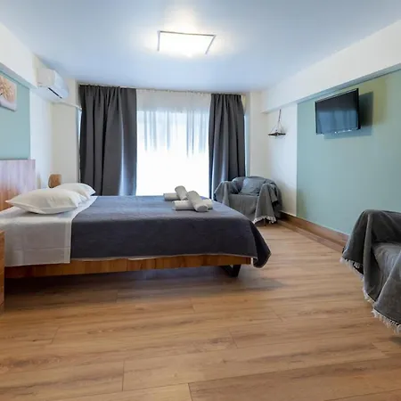 Apartment Entire Apt, Maisonette, 1 Bedroom *