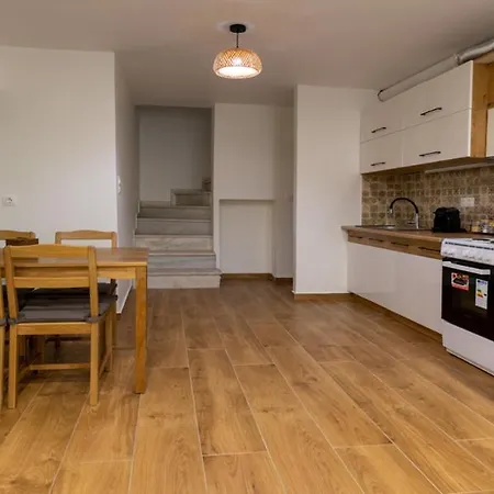 Entire Apt, Maisonette, 1 Bedroom Apartment *