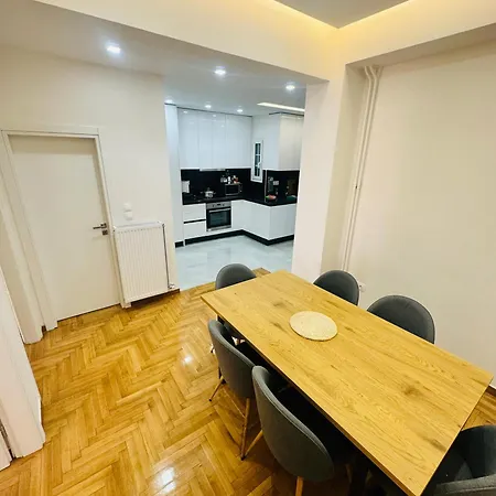 Renovated 3 Bedroom * Athens