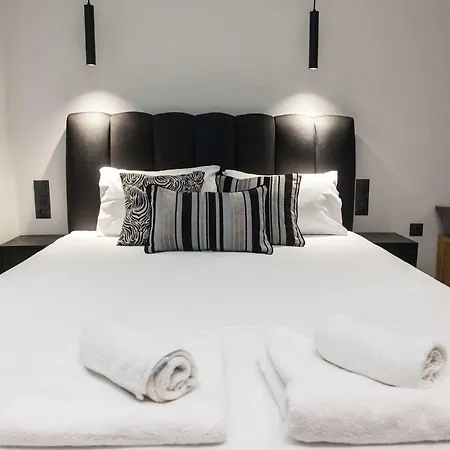 Lovely Brand New Near Victoria Metro *