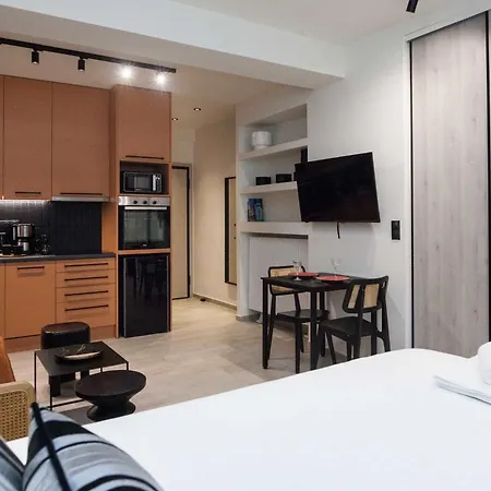 Lovely Brand New Near Victoria Metro Apartment