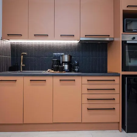 Lovely Brand New Near Victoria Metro Apartment *
