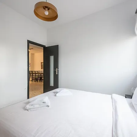 Zen-spacious, Psyri Apartment Athens