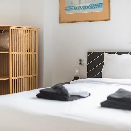 Zen-spacious, Psyri Apartment