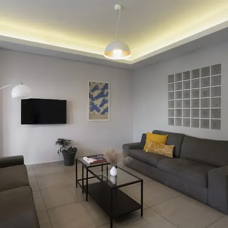 Renovated 3bdr In The Heart Of Apartment *