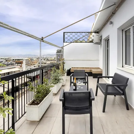 Renovated 3bdr In The Heart Of Apartment Athens