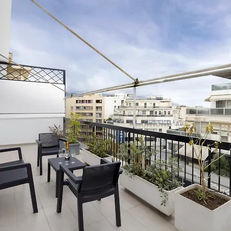 Apartment Renovated 3bdr In The Heart Of