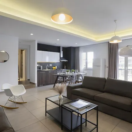Renovated 3bdr In The Heart Of Apartment *