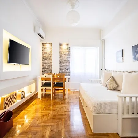 Acropolis Delux 1st Flr Aprt Up 4 Guests By Lodgespot