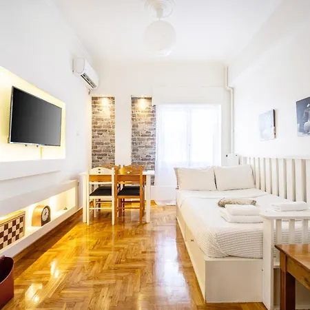 Apartment Acropolis Delux 1st Flr Aprt Up 4 Guests By Lodgespot