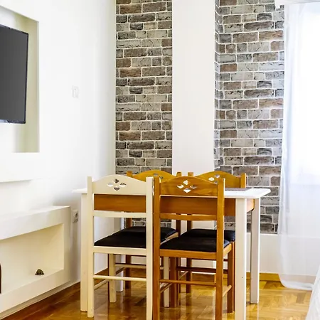 Acropolis Delux 1st Flr Aprt Up 4 Guests By Lodgespot Apartment
