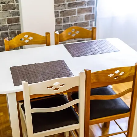 Acropolis Delux 1st Flr Aprt Up 4 Guests By Lodgespot Apartment