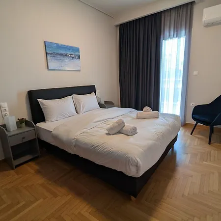 Spacious Seaside Flat At Alimos *