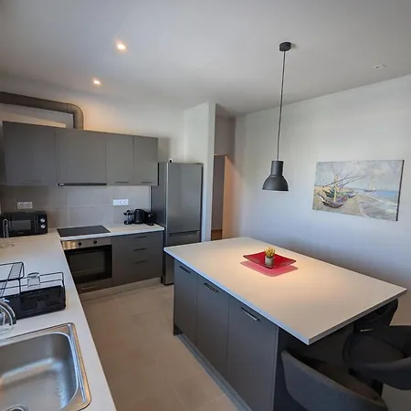 Spacious Seaside Flat At Alimos Apartman