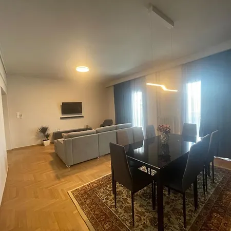 Spacious Seaside Flat At Alimos Athén
