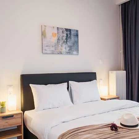 Spacious Seaside Flat At Alimos Apartment *