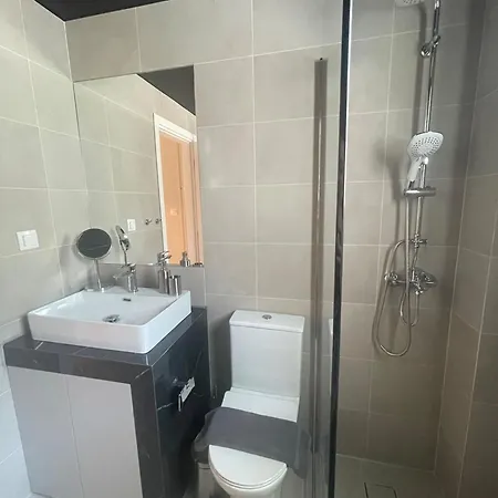 Apartment Spacious Seaside Flat At Alimos
