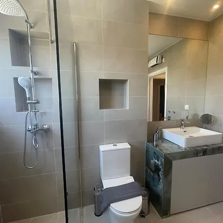 Spacious Seaside Flat At Alimos * Athens