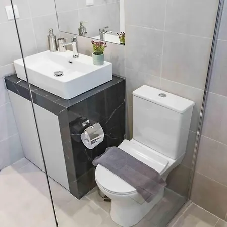 Spacious Seaside Flat At Alimos Apartman