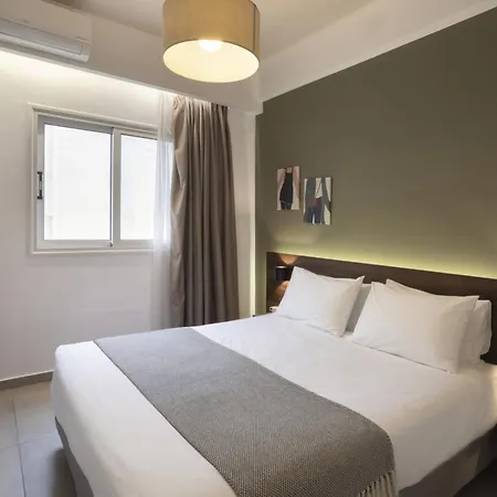 Renovated 3bdr In The Heart Of Apartment *