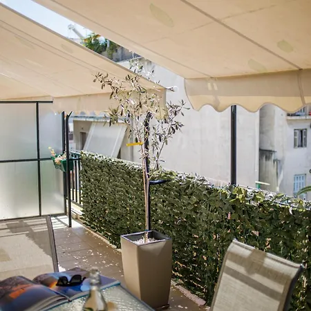 Bright Small Penthouse In The Center Of Apartment