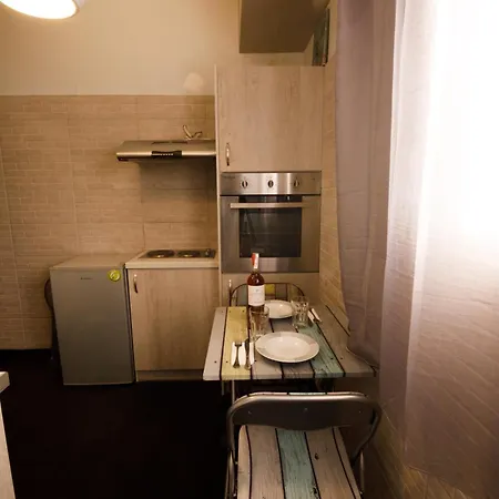 Bright Small Penthouse In The Center Of Apartment *