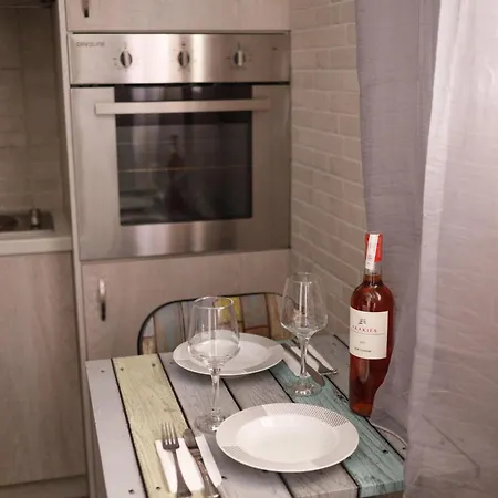 Bright Small Penthouse In The Center Of Apartment *