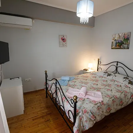 Apartment Bright Small Penthouse In The Center Of