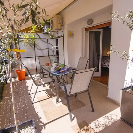 Apartment Bright Small Penthouse In The Center Of