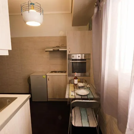 Bright Small Penthouse In The Center Of Apartment *