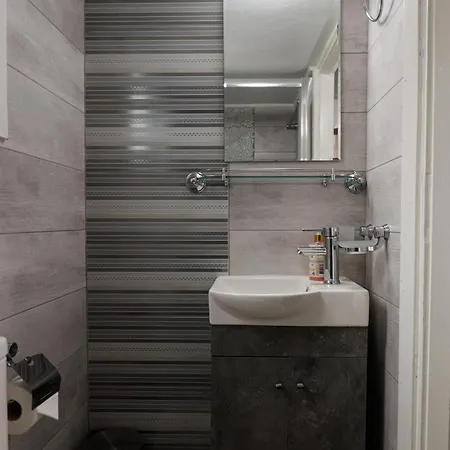 Bright Small Penthouse In The Center Of Apartment Athens