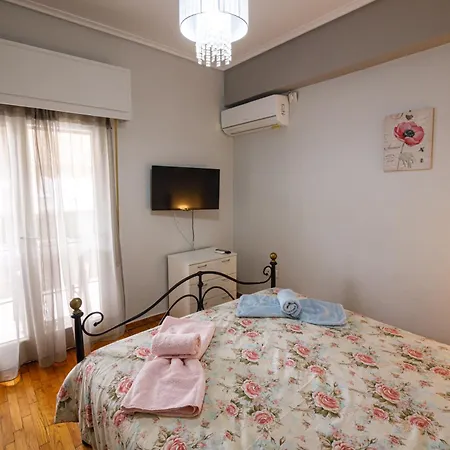 Bright Small Penthouse In The Center Of Apartment Athens
