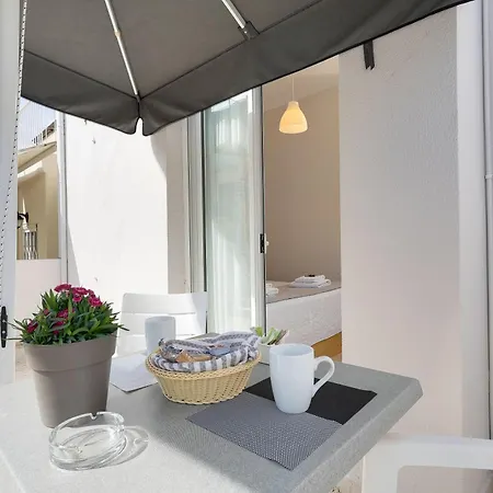 Salver Apartment