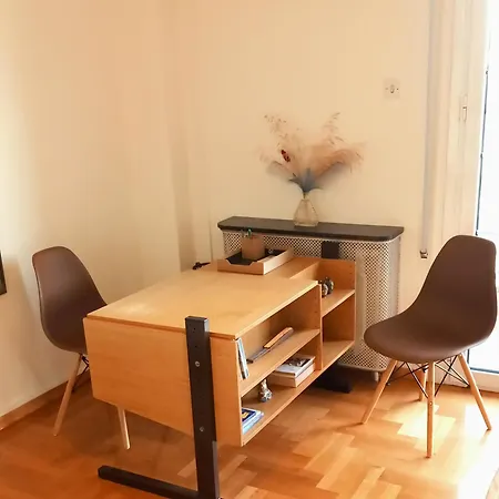 Cityscape Apartment *