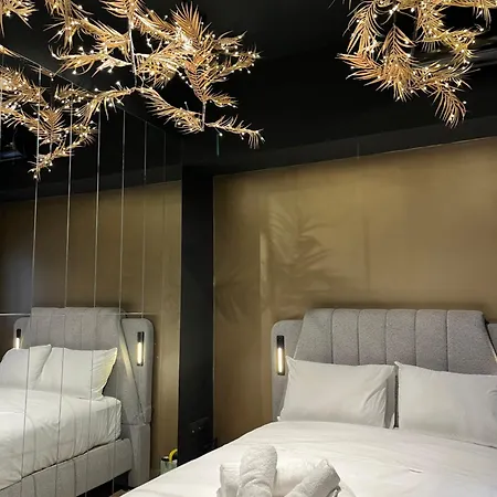 Black & Gold Tsakalof 17 By Zeussuites * Athens
