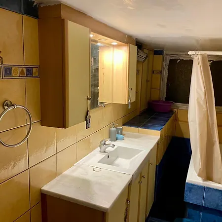 Holiday home 20 Mins From Centre, Rural House Athens