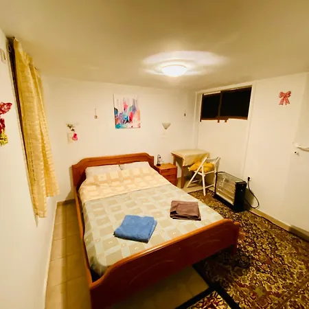 20 Mins From Centre, Rural House *