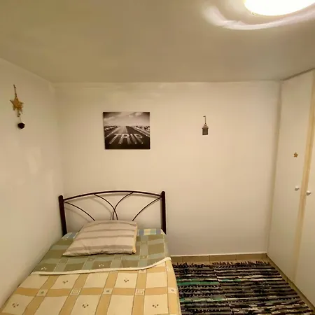 20 Mins From Centre, Rural House *