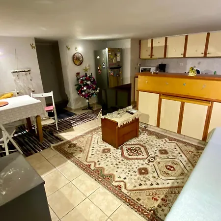 20 Mins From Centre, Rural House Holiday home *