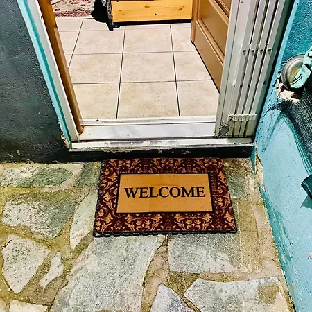20 Mins From Centre, Rural House Holiday home *