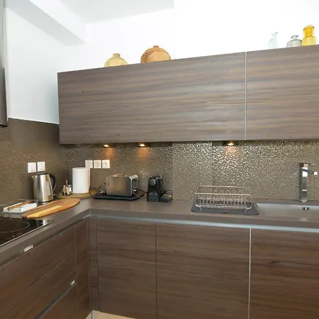 Vouliagmeni Bay Stylish House With Private Garden