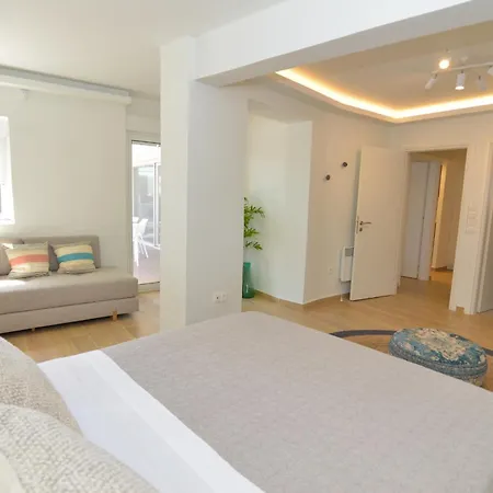 Apartment Vouliagmeni Bay Stylish House With Private Garden