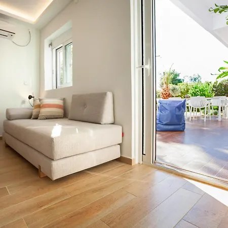 Vouliagmeni Bay Stylish House With Private Garden *