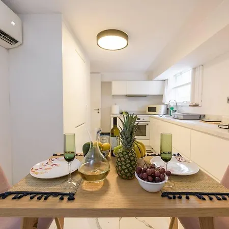Zeus1 Front Appatment, 1br Sea View *